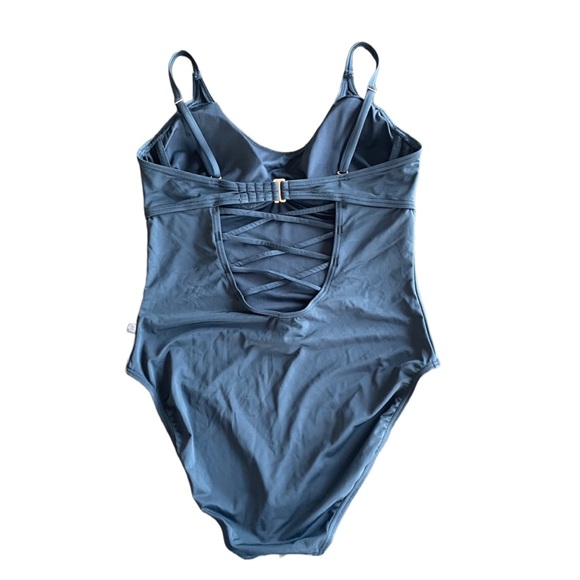 La Vie en Rose Black Underwire One Piece Bathing Suit - Picture 2 of 5